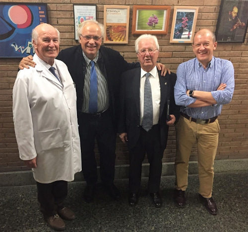 De izq. a dcha. el profesor D. Antonio García, el profesor D. Josep Vergés, el profesor D. Pedro Sánchez y D. Arturo García, director del Instituto Fundación Teófilo Hernando, en la sede del departamento de Farmacología Clínica de la Facultad de Medicina de la Universidad Autónoma de Madrid