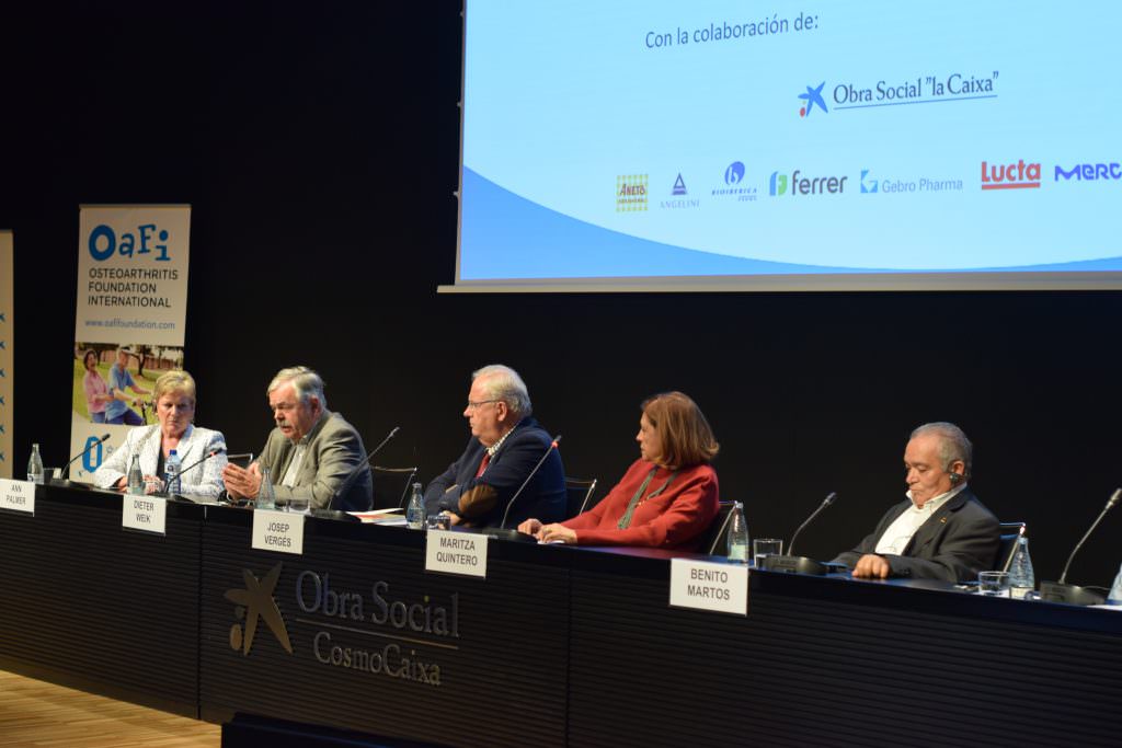 Mesa redonda sobre la percepción y la calidad de vida del paciente con Ann  Palmer (Arthritis Foundation), Dieter Weik (PARE-EULAR), Josep Vergés (OAFI), Maritza Quintero (PANLAR) y Benito Martos (LIRE)