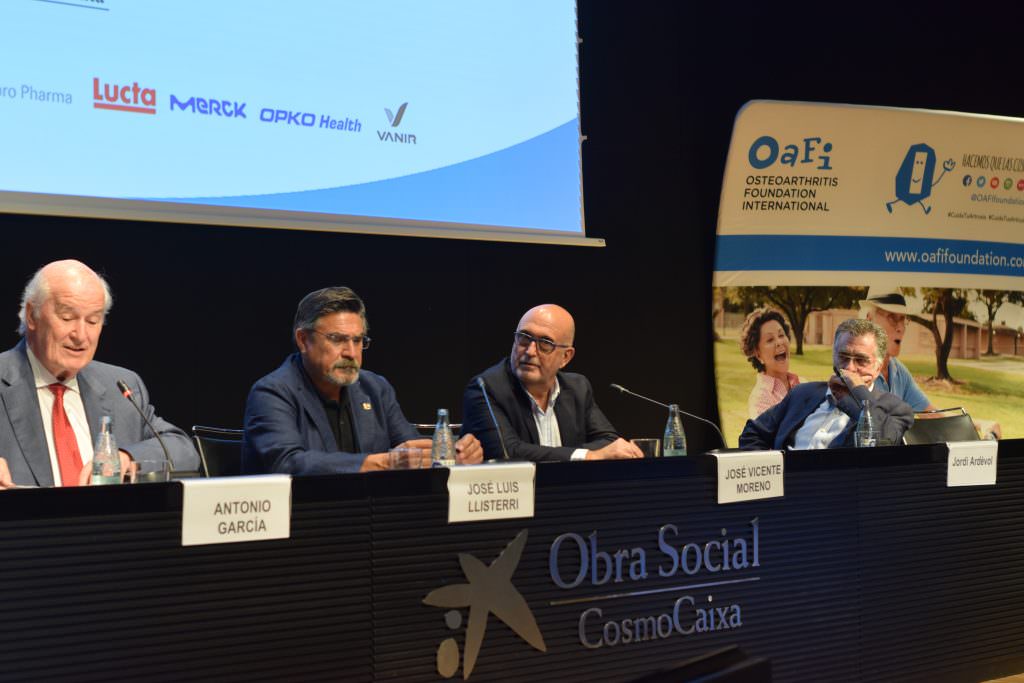 La relación médico-paciente empoderado en el siglo XXI, mesa redonda moderada por Dr. Antonio García (Instituto Teófilo Hernando) con el Dr. José Luis Llisterri (SEMERGEN), el Dr. Jose Vicente Moreno (SER) y el Dr. Jordi Ardèvol (SETRADE)