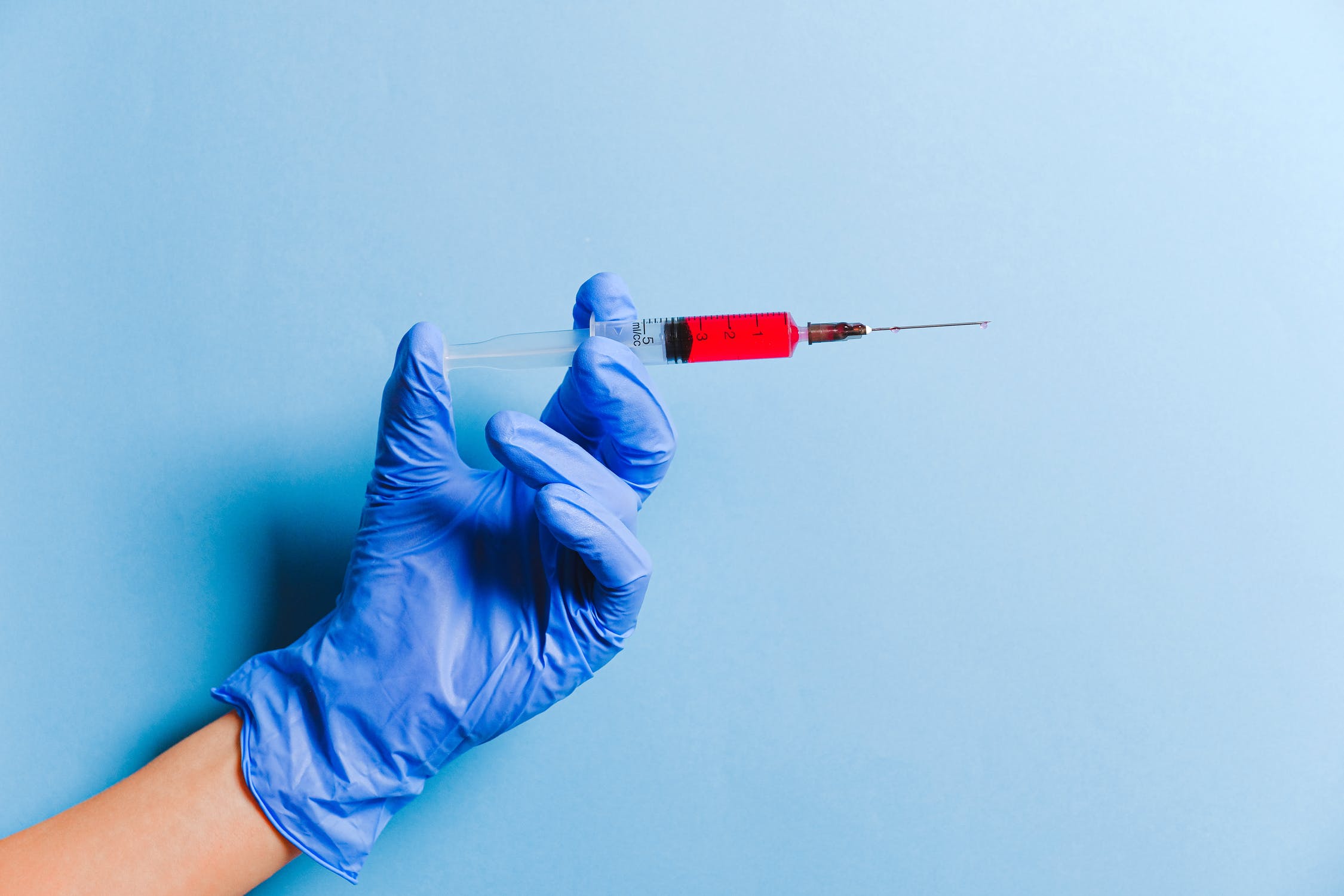 La Sociedad Española de Reumatología aconseja vacunarse frente a la Covid-19 con cualquier vacuna disponible
