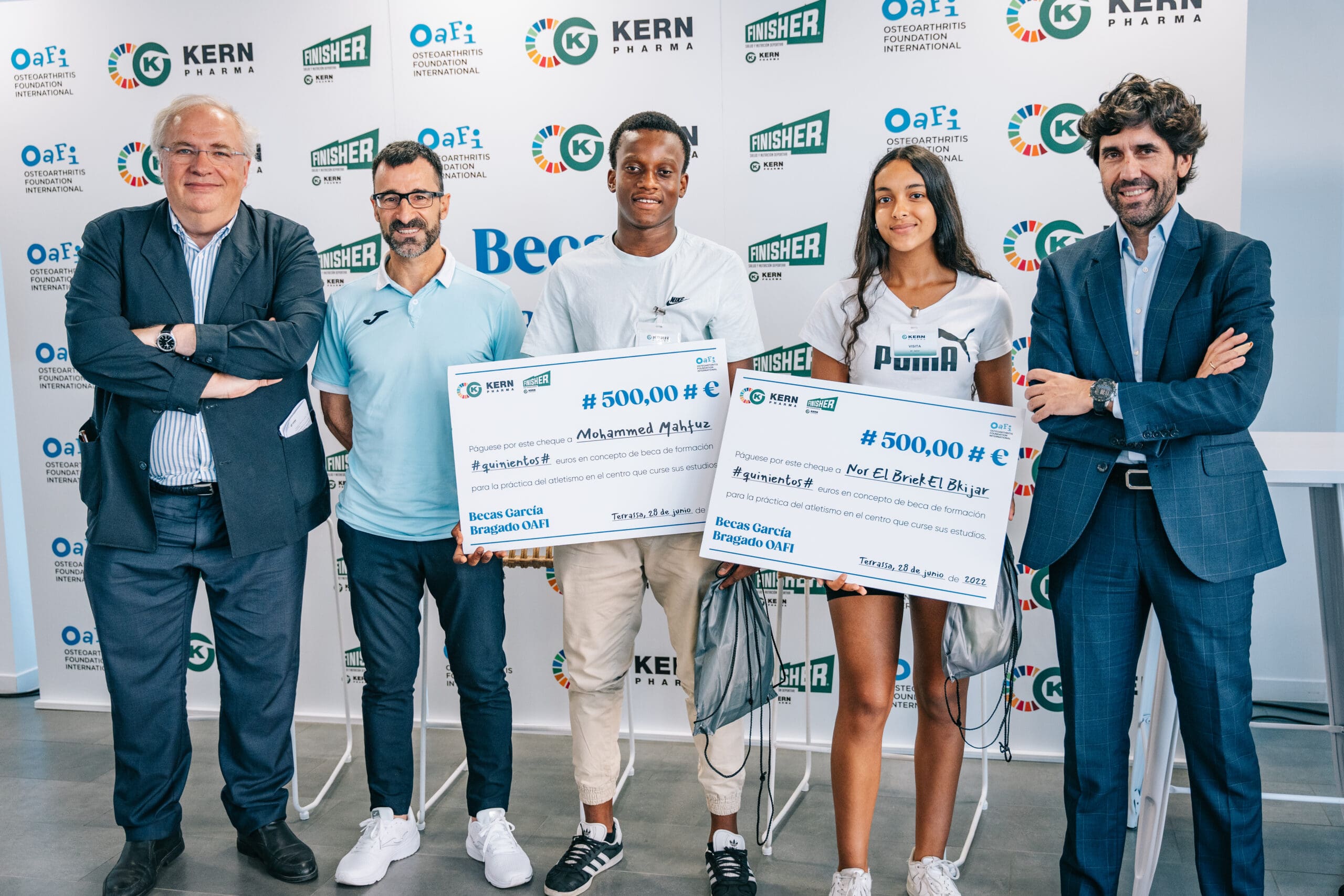 Chuso García Bragado, la Fundación OAFI y Kern Pharma entregan las primeras becas García BragadO–OAFI – Kern Pharma a futuras promesas del atletismo
