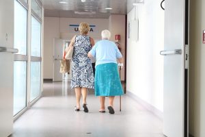Los pacientes crónicos suspenden la atención sanitaria recibida en el SEXTO Barómetro DE 'EsCrónico'
