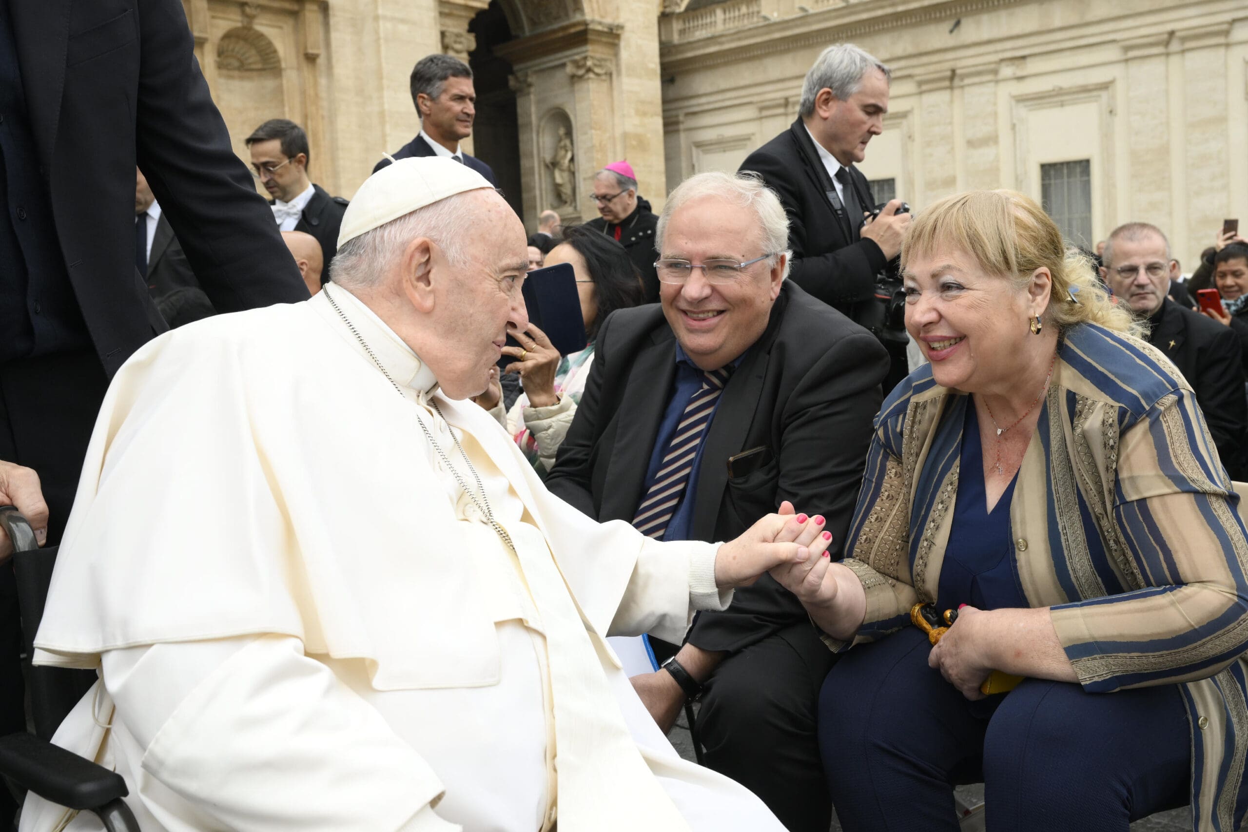 OAFI, en representación de los pacientes con artrosis, es recibida en el Vaticano